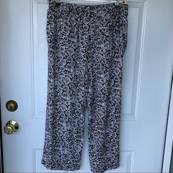 •Lands' End• Sport Knit Crop Pants with Pockets - Size 6-8 - Picture 8 of 12